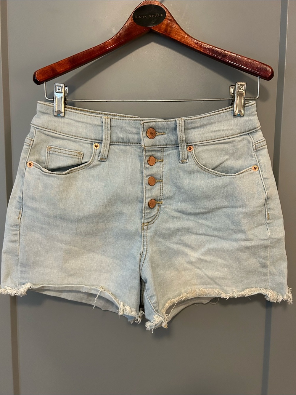 Universal Thread Light Wash Denim Button-Front Women's Shorts